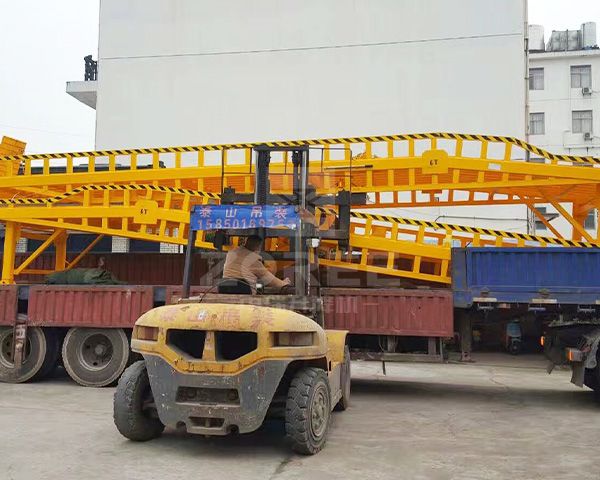 移動(dòng)登車橋
